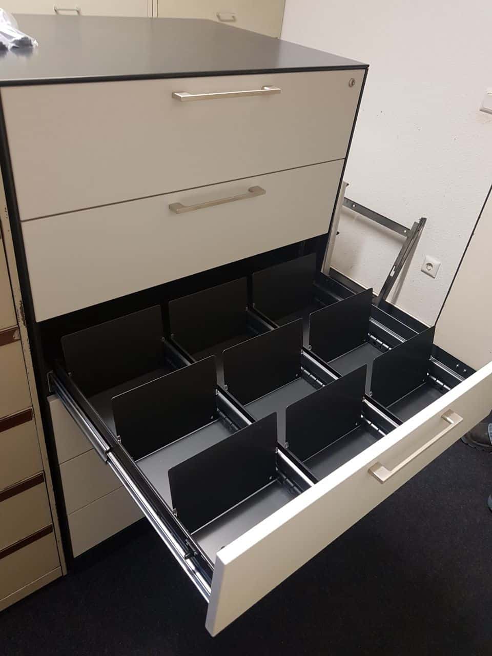 Offener Aktenschrank